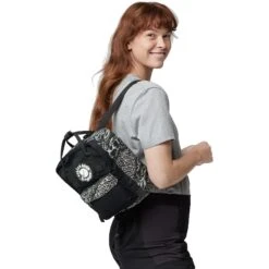 FJÄLLRÄVEN Fjällräven Kanken Art Mini Rugzak - Darkwoods -Fjällräven fjaellraeven kanken art mini backpack 3 1419910