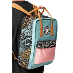 FJÄLLRÄVEN Fjällräven Kanken Art Plus Rugzak - Darkwoods -Fjällräven fjaellraeven kanken art plus backpack 1 1419925