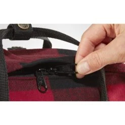 FJÄLLRÄVEN Fjällräven Kanken Re-Wool Rugzak - Red-black -Fjällräven fjaellraeven kanken re wool backpack red black 10 1025395