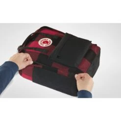 FJÄLLRÄVEN Fjällräven Kanken Re-Wool Rugzak - Red-black -Fjällräven fjaellraeven kanken re wool backpack red black 12 1025392