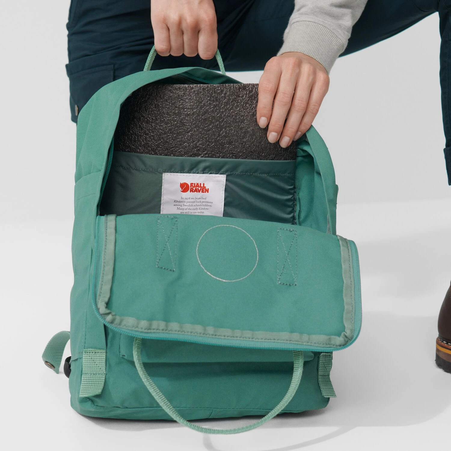 FJÄLLRÄVEN Fjällräven Kånken Rugzak - Frost Green/confetti Pattern 6 FJÄLLRÄVEN Fjällräven Kånken Rugzak - Frost Green/confetti Pattern - Afbeelding 6