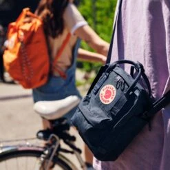 FJÄLLRÄVEN Fjällräven Kånken Sling Schoudertas 2.5L - Ultramarine 26 FJÄLLRÄVEN Fjällräven Kånken Sling Schoudertas 2.5L - Ultramarine -Fjällräven fjaellraeven kanken sling bag ultramarine 11 1420115